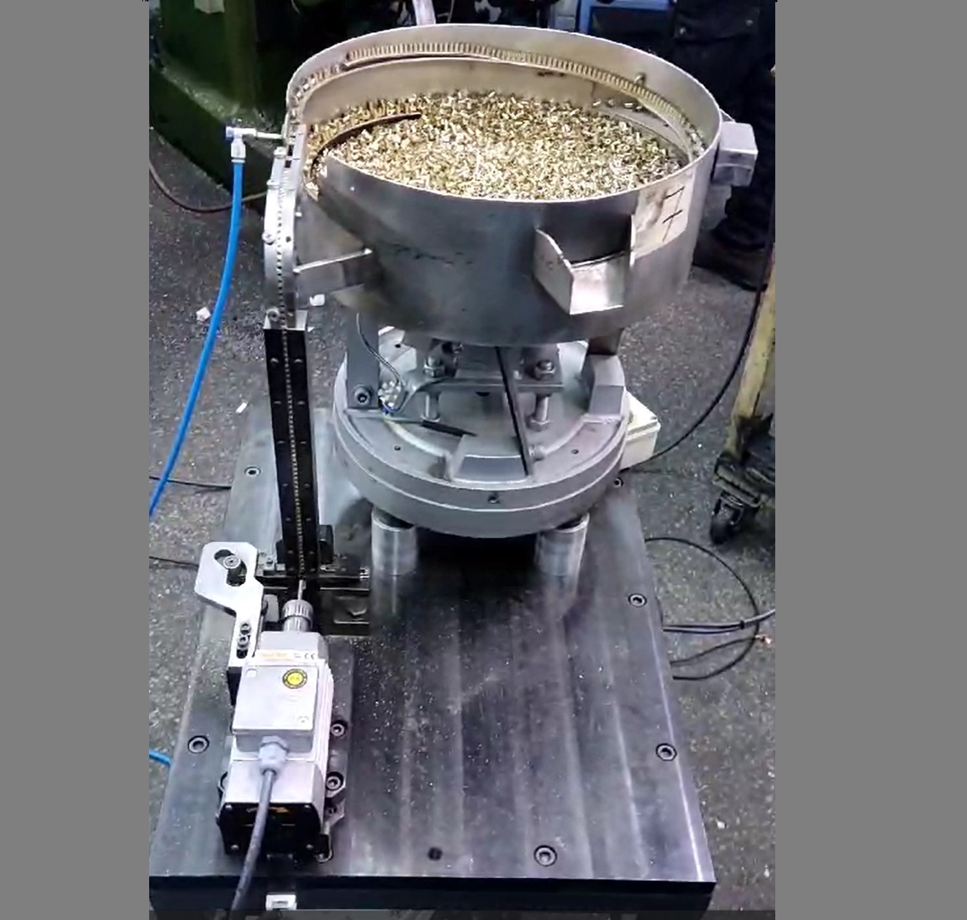 vibratory bowl feeders